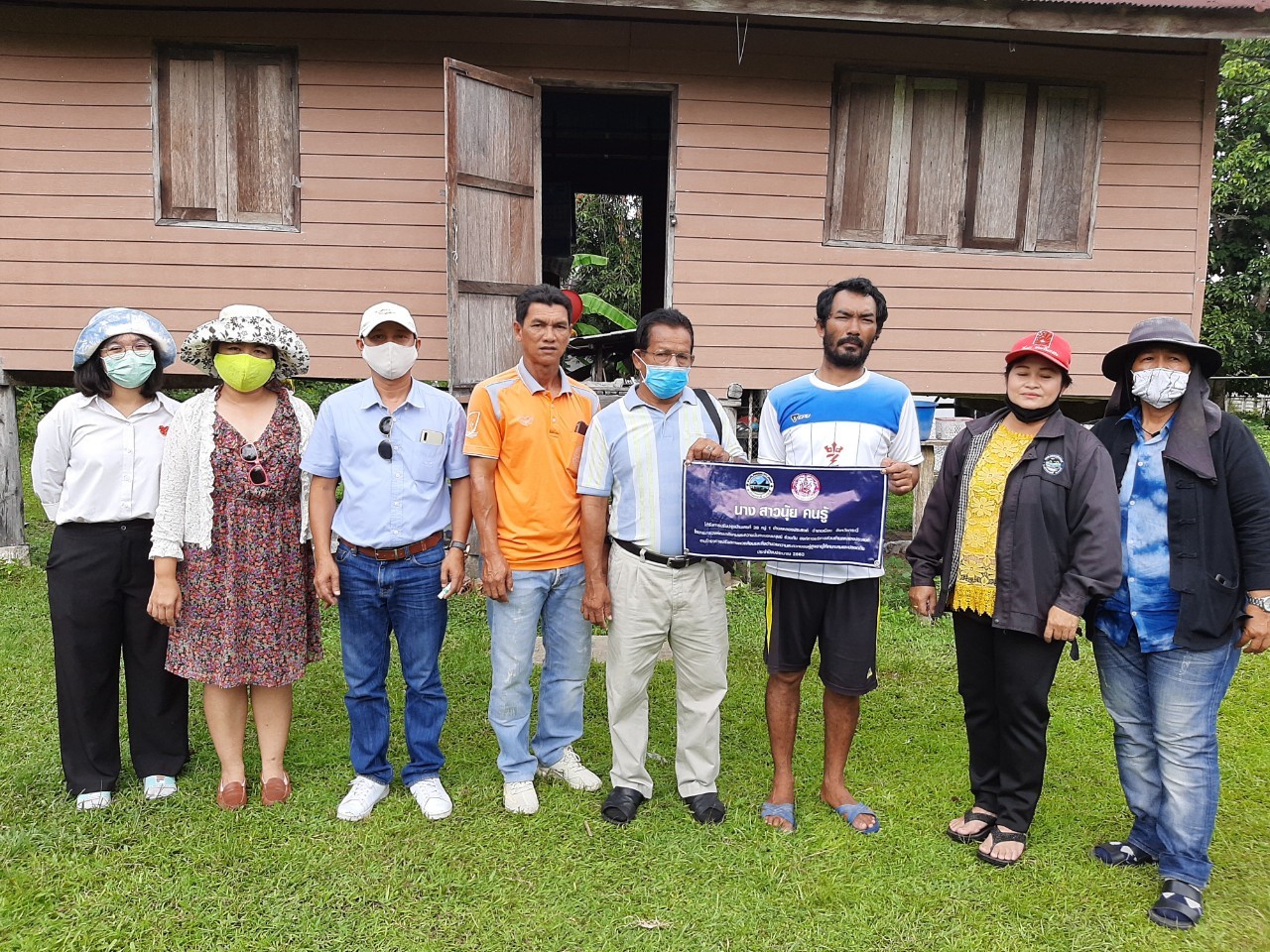 ส่งมอบบ้านในโครงการปรับสภาพแวดล้อมและสิ่งอำนวยความสะดวกของผู้สูงอายุให้เหมาะสมและปลอดภัย